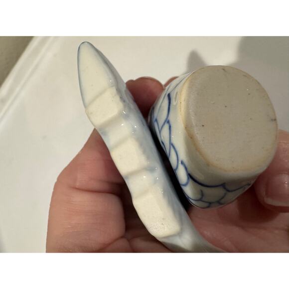 Japanese Chinoiserie Blue White Ceramic Fish - Picture 6 of 6